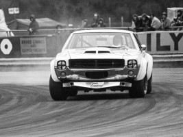 1213233_AMC Javelin racing at Silverstone in 1972 credit MikeHaywardCollection.com