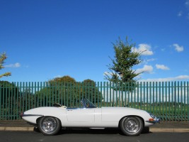 1288233_101925silvauct_1962-jaguar-e-type-3-8-roadster-side